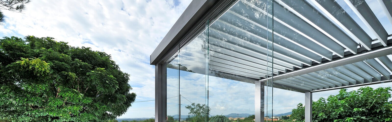 Wie pflegt man eine bioklimatische Pergola?
