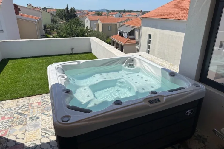 Whirlpool Beta 423 Zadar Croatien
